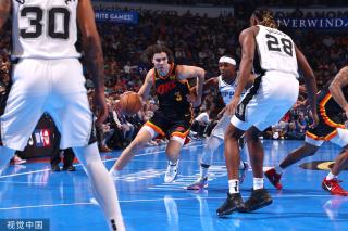 体现了一名 体现了一名