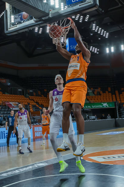 门希克击败 门希克击败